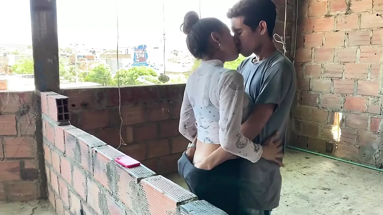 我的小继妹从她的夏令营来到这里，我用最棒的性爱迎接她