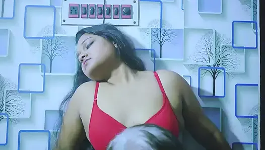 Desi Chudai avec la sexy Ruma Boudi, une tatie indienne à gros nichons baise avec ses deux amis.