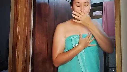 I Come to Jets in the Bathroom of the House of an Stepaunty and Almost Caught Me