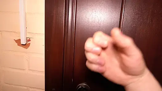 Cewek sange ini menyapaku dengan memek aduhainya!