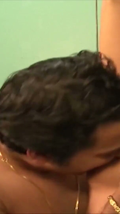 junge notgeile brunette 23 jahre fickt mit mamis freund | Clip 2