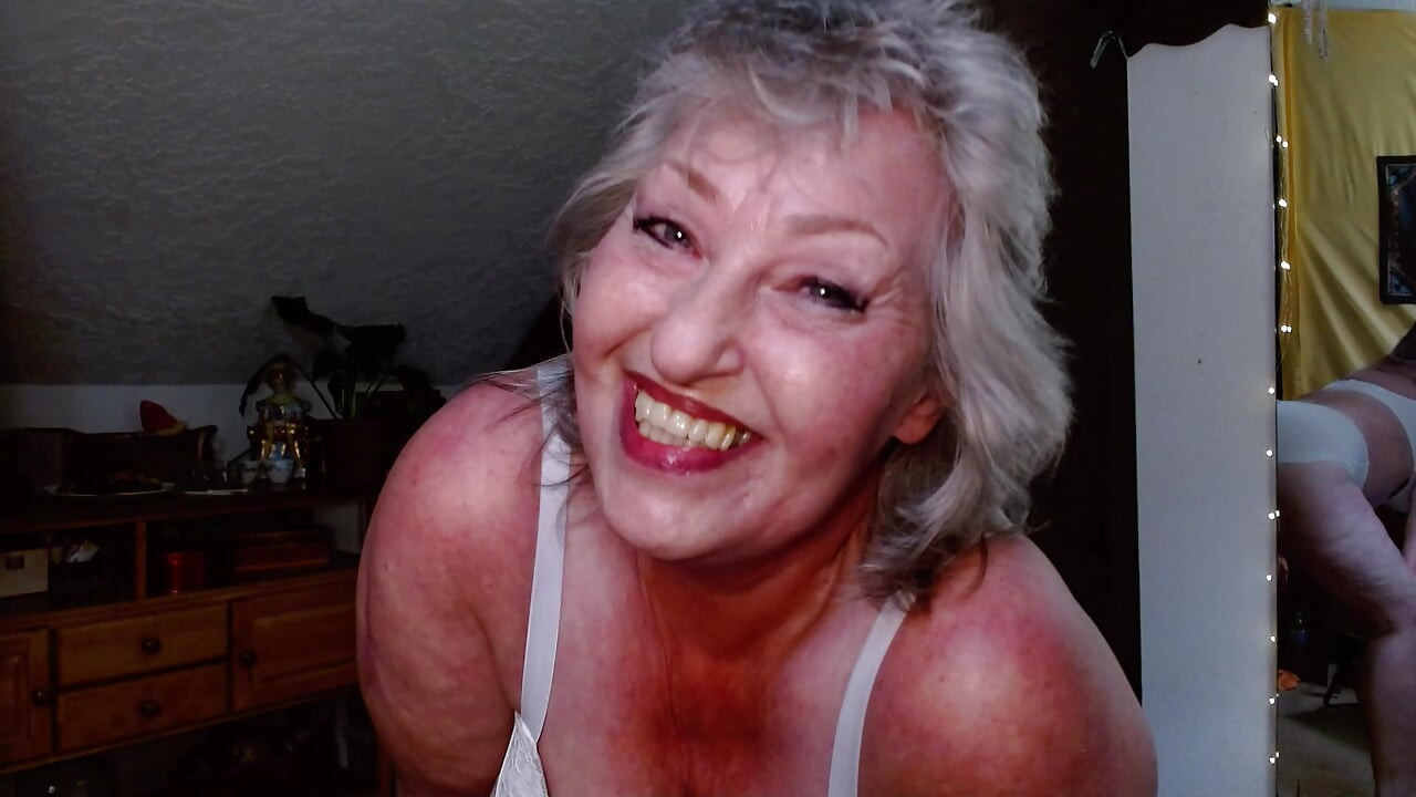 Guru 1411 lagi asik keluar sekolah, dia nggak bisa pakai baju- video baru dari GILF hot dawnskye1962