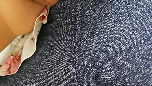 Omg!! Почти видели, когда она схватила хуй незнакомца в упакованных метро