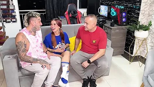 Üvey oğlumun kız arkadaşını sikiyorum Katty Blake meanwhike oyun oynuyor