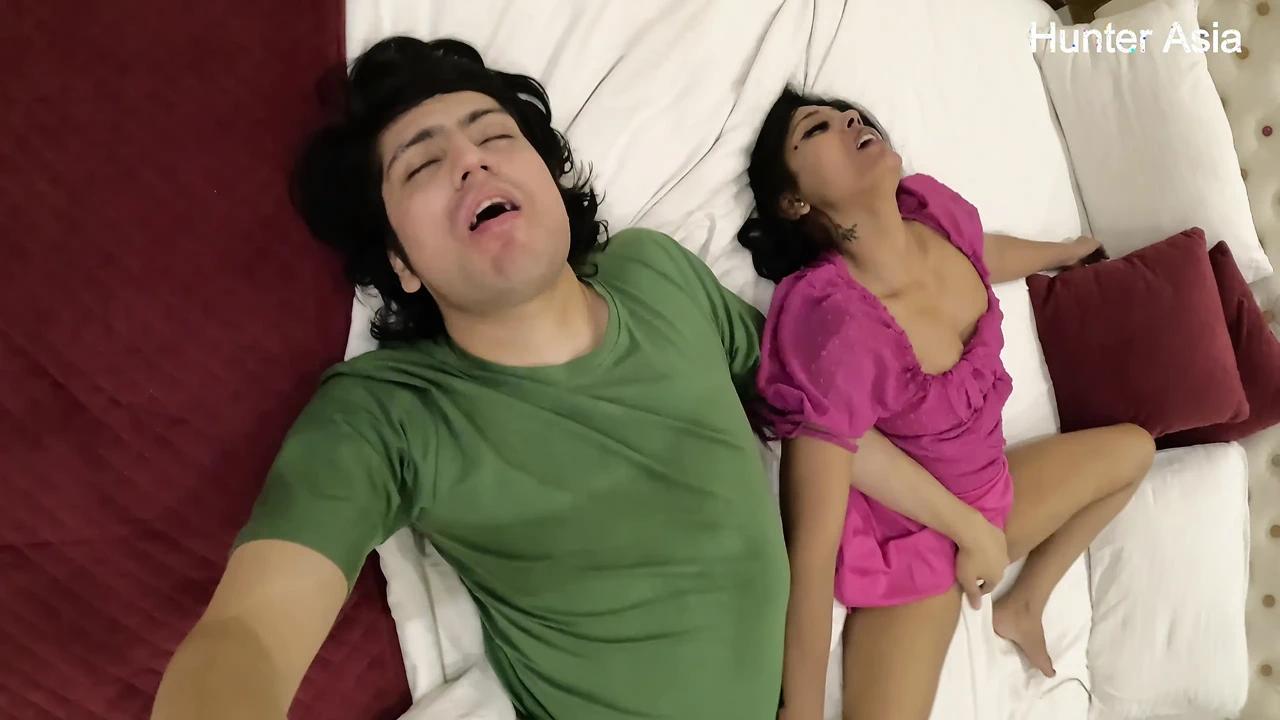 Máy Bay Bà Già Đã Không Giữ Lại Một Khi Máy Ảnh Đã Bật