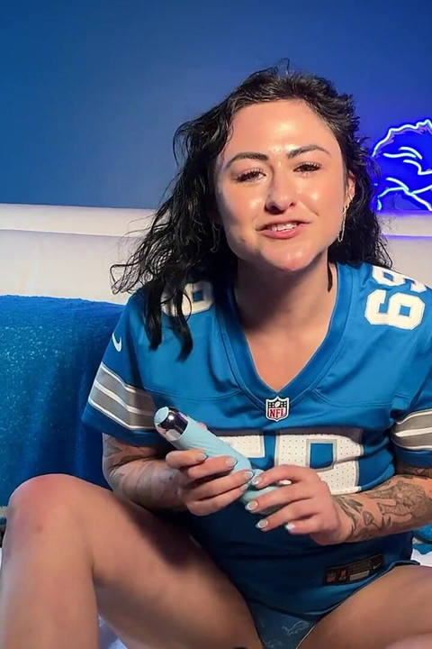 Football Slut Cums for the Detroit Lions