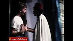 Gayarabclub.com - ein junger Tourist wird von einem Araber gefickt