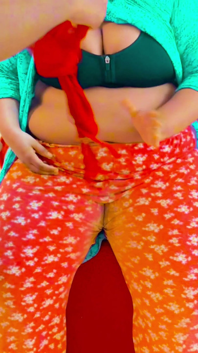 Desi Tamil Aunty Ko Codna kelyi Jabardast | Clip 1