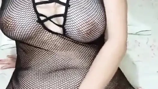 Горячая соседка прислала мне видео