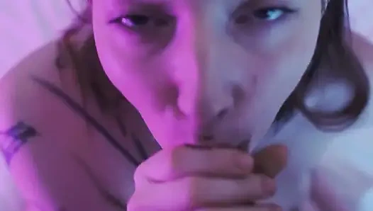 Marianna Mars сосет член во время фотосессии в видео от первого лица