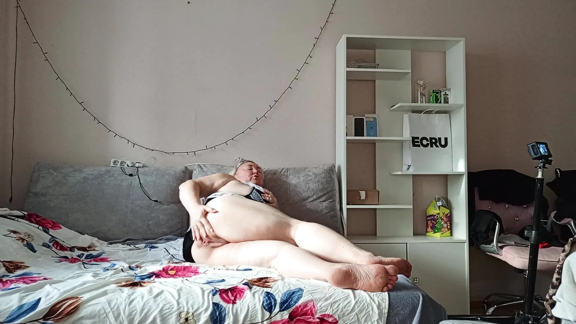 stepmom masturbates big pussy