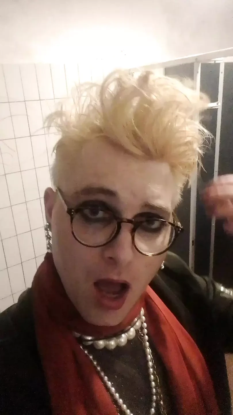 노출 된 Whiteboi faggot Jes Brinch 공개
