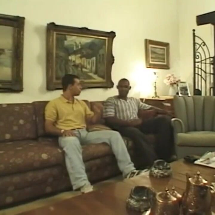 ホットアナル愛で世界的なバイセクシュアル、第02章