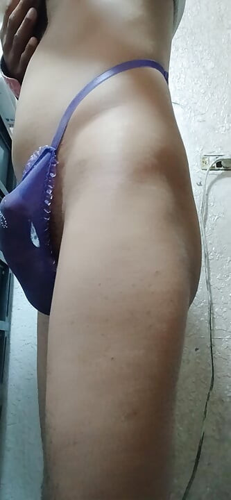 My Jordanian girl is very erased I try a new knickers how to look at my ass and shake it like whores 🤭