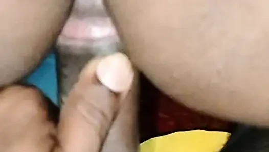 bhabhi ne dever se chodvaya bhaiya ghar pe na the dever ne bhabhi ko cho...