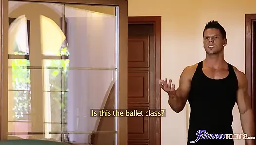 Fitness odaları - amatör bale sınıfı, Cristin Caitlin ve Eveline Dellai öğrencilerine esnekliğin önemini öğretiyor