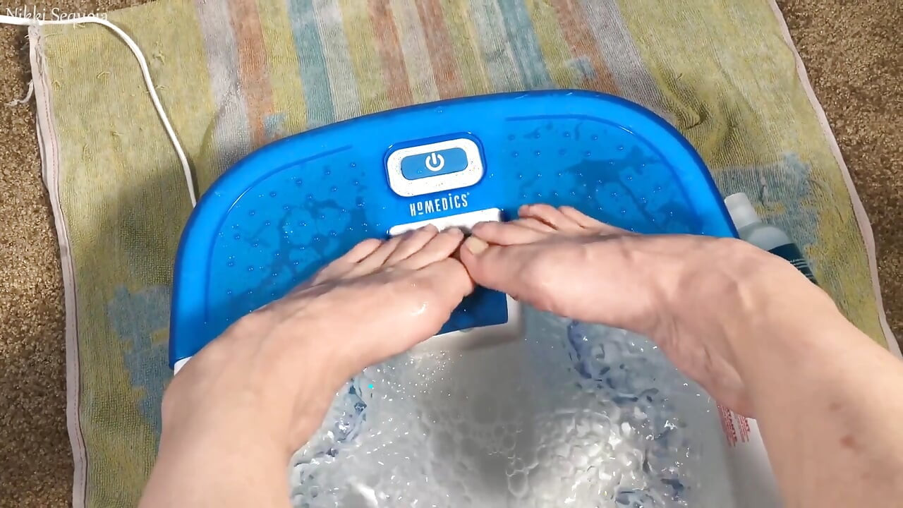 Fuß einweichen, zehen wackeln