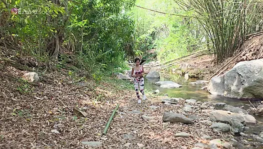 Ich traf sie in den bergen und aus nirgends hatten wir sex in meinem auto