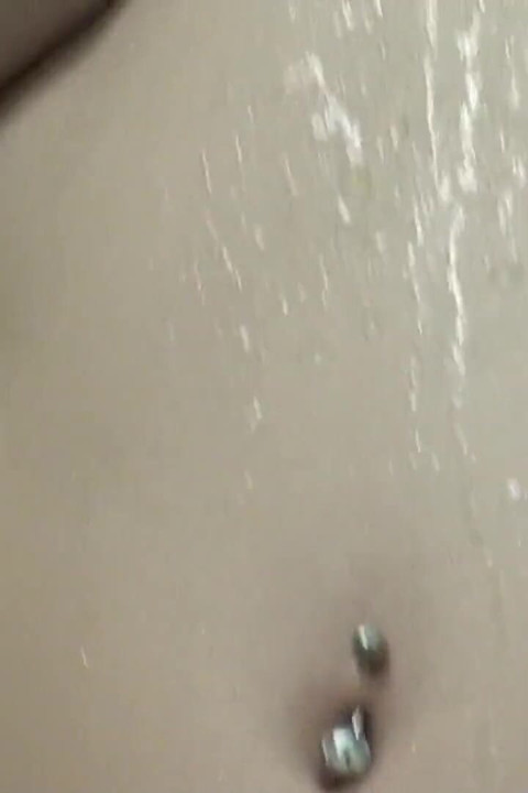 Pervers en patrouille - Kenna Kane, alt mince, suce une bite juste après la douche