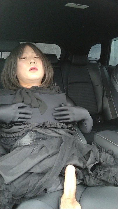A cross-dressing boy wearing gothic masturbated comfortably while rubbing the full-body tights he wore on the inner. | Clip 1