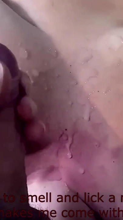 Ključni trenutak iz "Ja sam KURVA i volim MIRISATI i lizati mušku guzicu. Miris njegove guzice tjera me da dođem s ORGAZMOM"