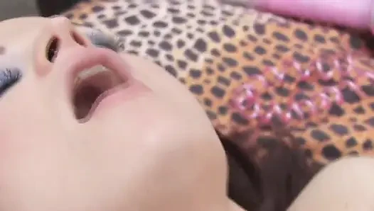 Pelacur lesbian berbagi vibrator