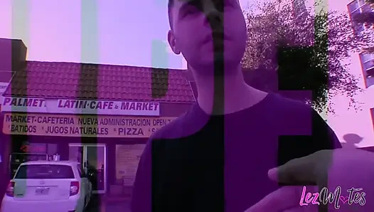 Sıkı tıraşlı amcık uzun şişman bir yarakla tatmin oldu