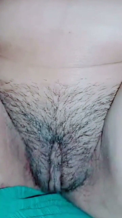 I'm masturbating, you remember there's no one at home, I'm alone, I'm missing you, enjoy my hot so much. | Clip 2