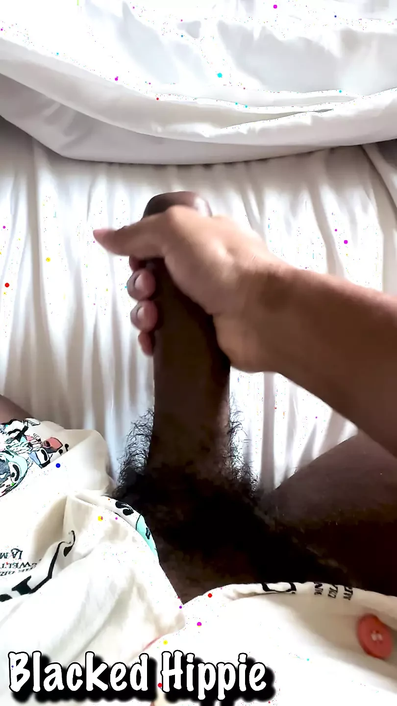 Bbc geme mentre si guarda porno masturbazione di un grosso cazzo nero