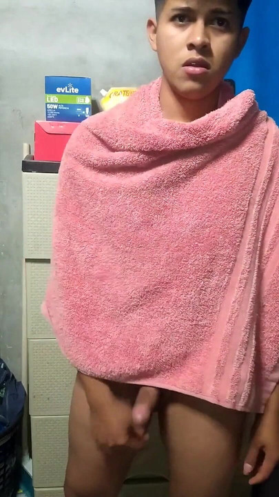 Alan Tokers若いラテン系Masturbatesで彼の部屋