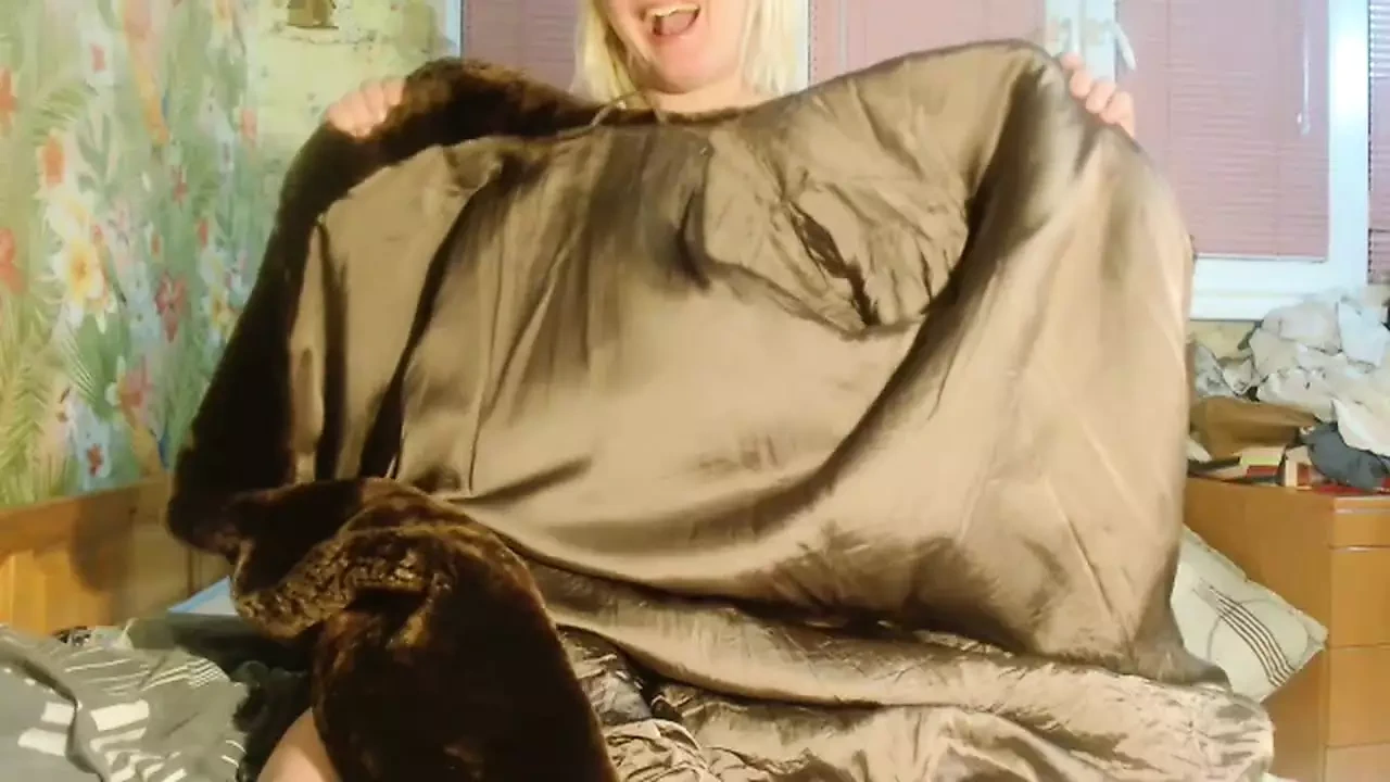 hour of winter coats show and hump