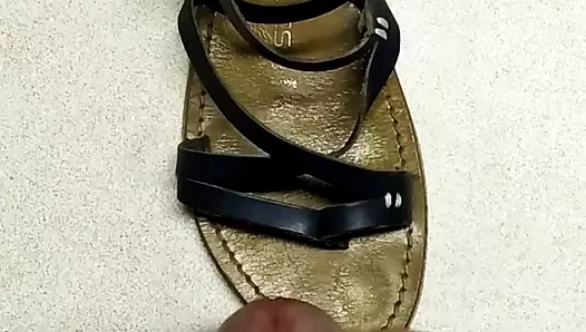 sandaletlere boşalmak