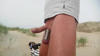 Swingende ballstretcher op het strand