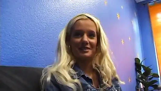 Blonde fingering her love hole