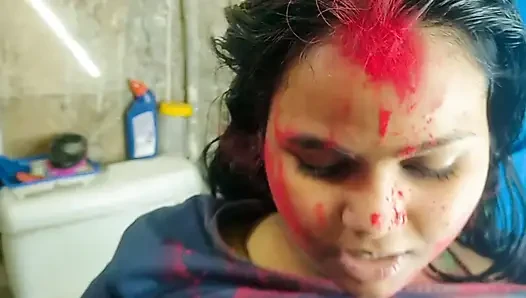 Holi-special: Stiefvater fickt geile stieftochter im badezimmer mit rotemGulal auf ihren dicken titten