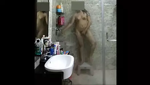 Paki self-shoot nude video