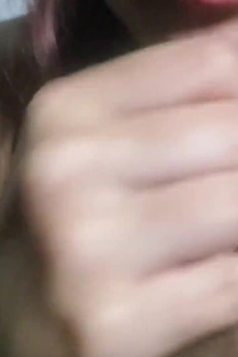 모든 정액이 나올 때까지 자지를 빨고 모든 것을 삼키는 것을 좋아하는 인형