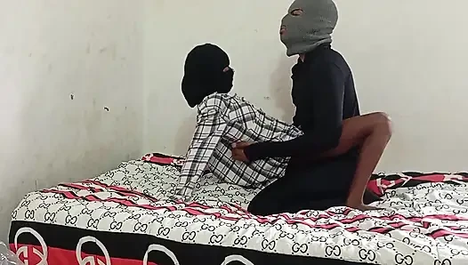 Sıska zenci genç kız uzun yarağı seviyor