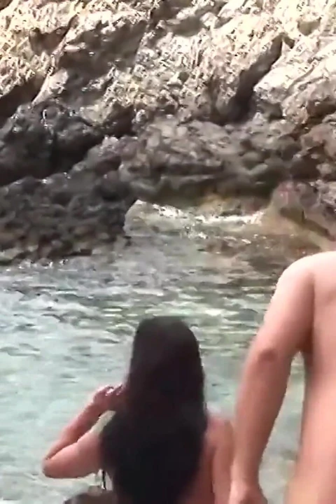 Videshi jarman beb bahar men chudaee kar rahi hai