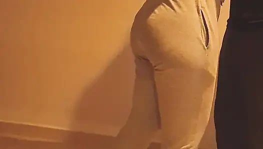 Maskeli ateşli evli kadın arkadaşına söz verdiği sakso ve meme sikişi veriyor