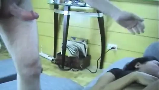 Özel Filipinli amatör Janet ilk kez kanepede anal seks yapıyor, sıkı göt deliği, ağzına boşalma.