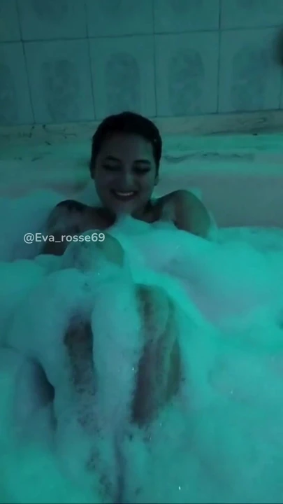 Share a hot bath with me