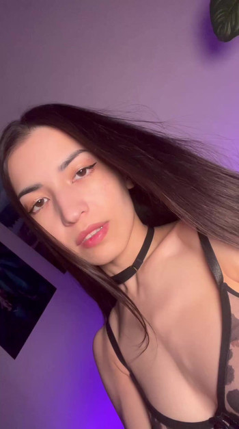 Bet you can’t keep your hands off me wanna try? 😏