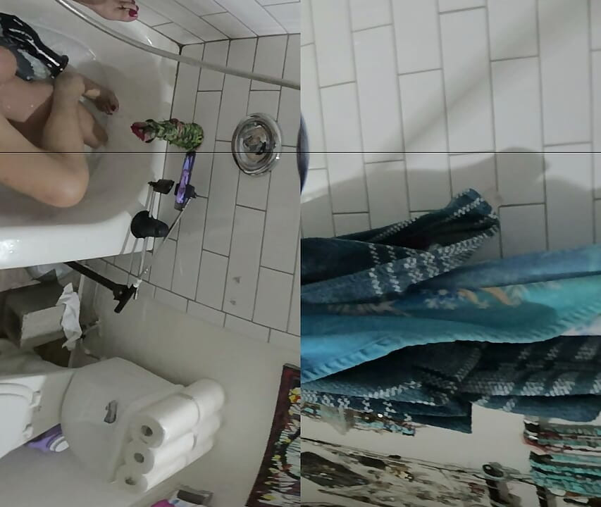 Lizzy Yum VR October 2026 Bathing Masturbation Dilating