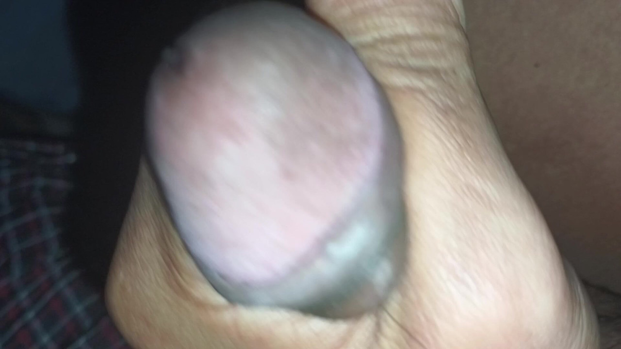 내 자지는 미시 보지가 없어서 화가 났어
