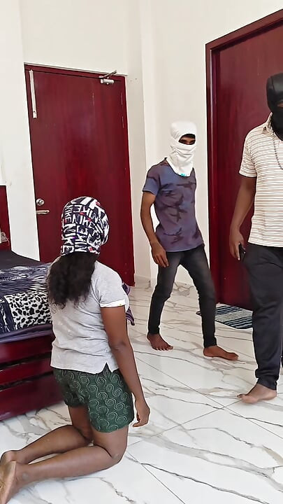 İki polis yanlışlıkla ev karısını sikiyor