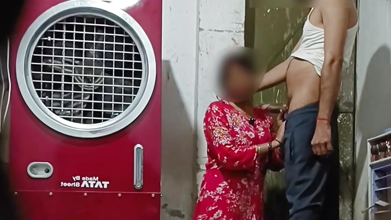マカン・マリクの男が彼女の尻を作った