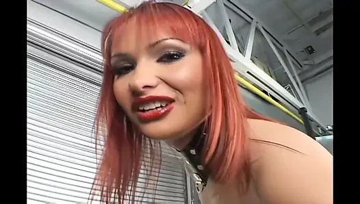 Putri disetubuhi gaya hardcore