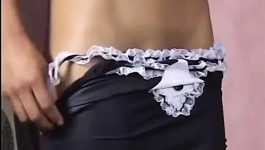 Ein paar hübsche schwarze lesben-ärschen spielen mit verschiedenen dildos
