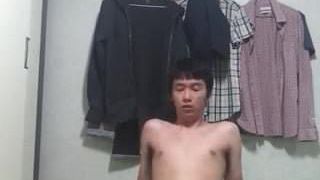 Coreana namja se masturba